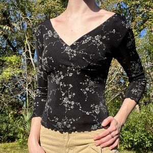 2/$60✨ Early 2000s Asymmetrical Top